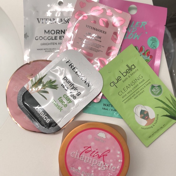 Self care - Face, hand, and lip masks + sugar scrub - Picture 1 of 5